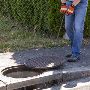 catch basin pulling lid 300x300.jpg