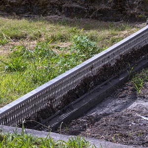 trash screen before maintenance with accumulated debris